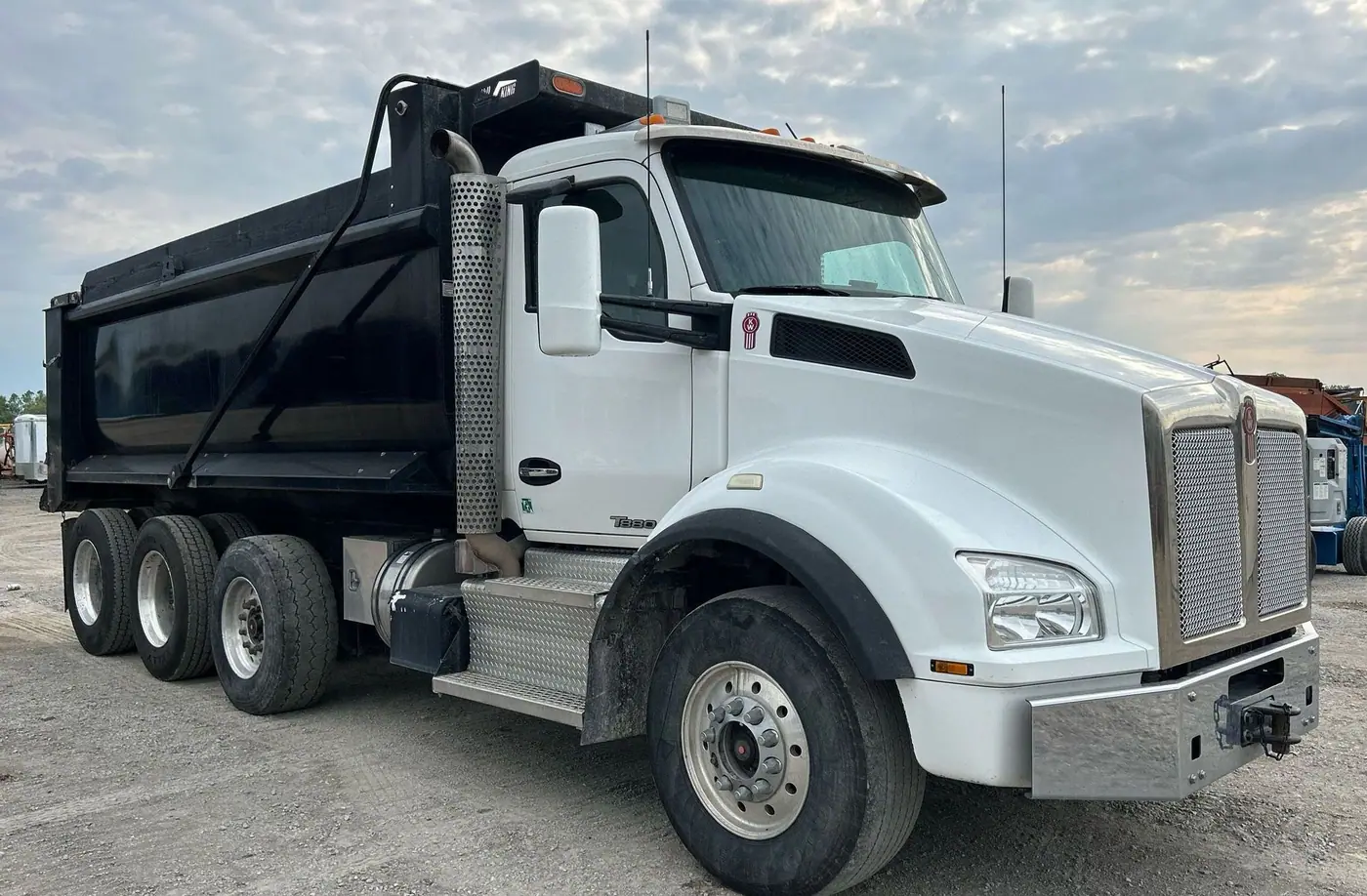 Additional view of 2015 Kenworth T880 Dump Truck